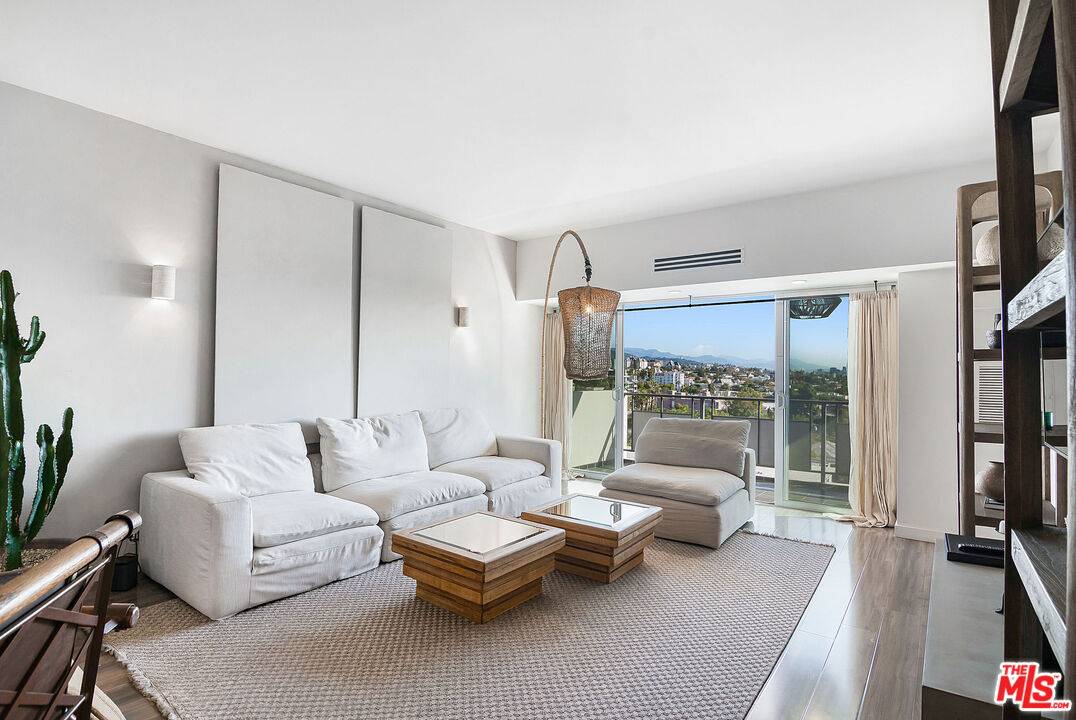 1155  N La Cienega Blvd 1BR Sunset Strip La