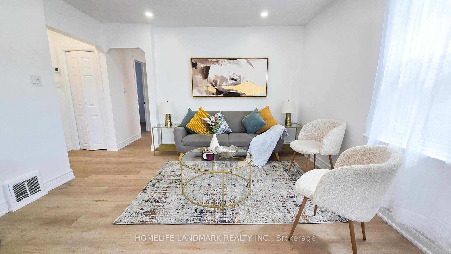 Welcome to 357 Oshawa Blvd North.