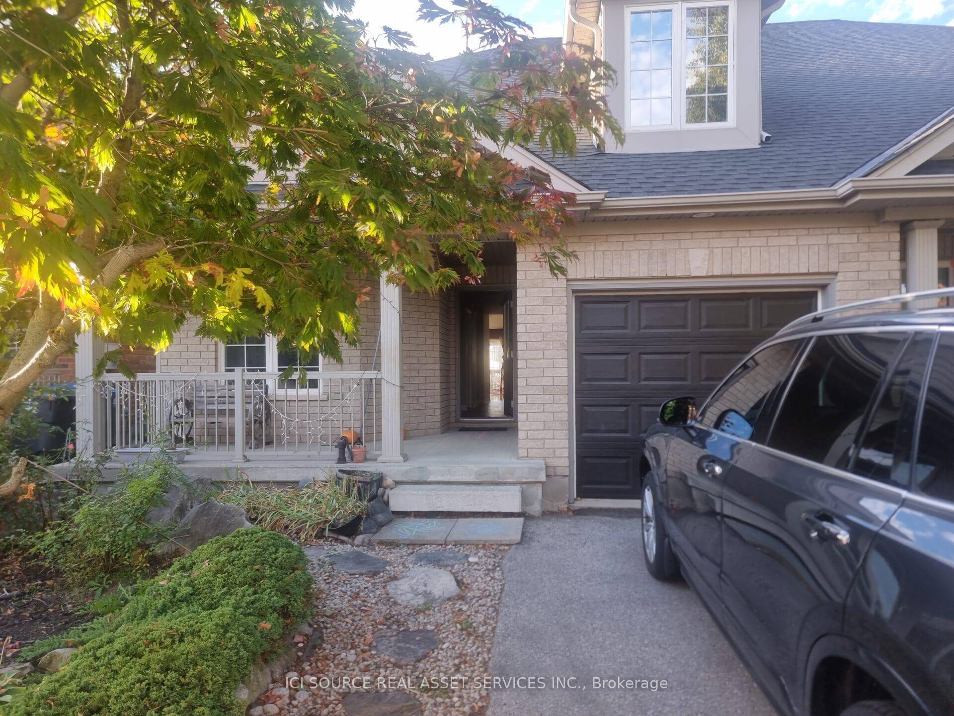 2000 sq. ft. semi detached bungaloft with bright, spacious living throughout.
