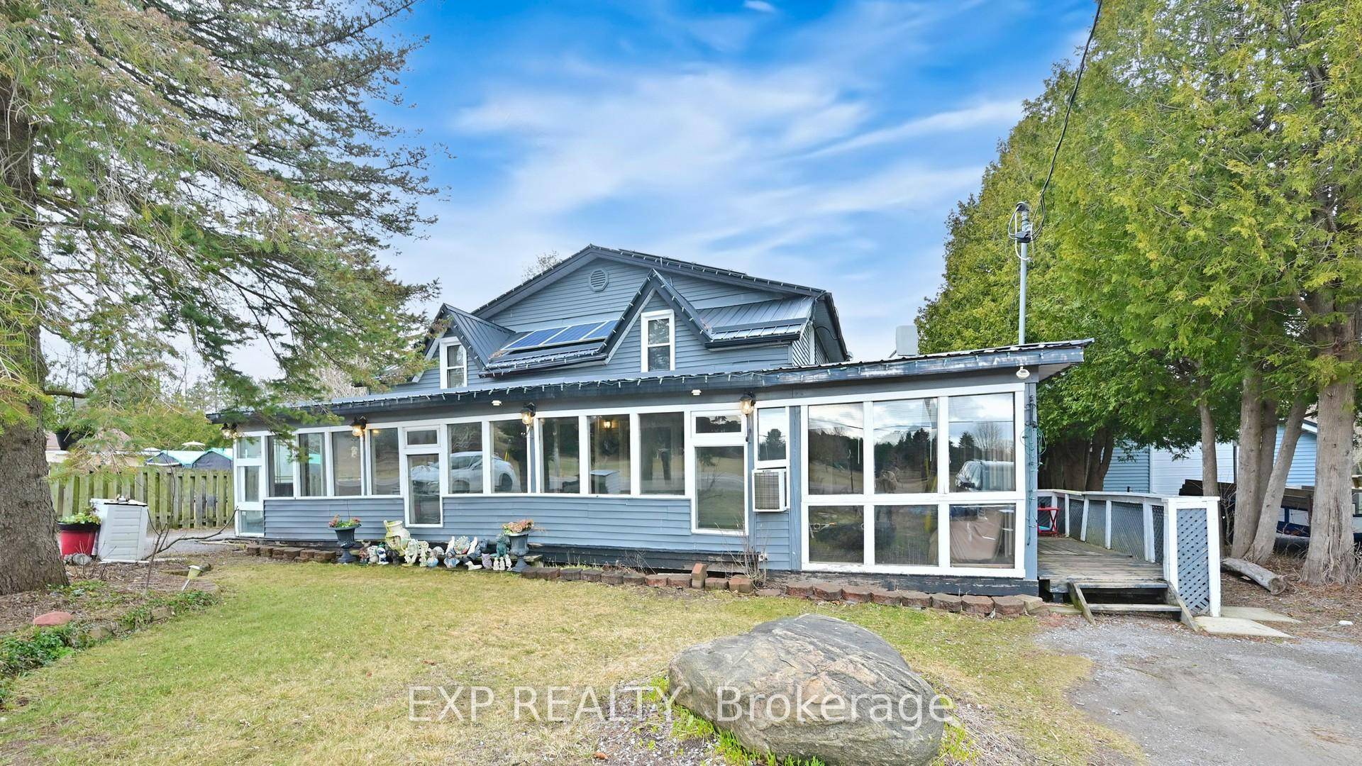 Exceptional Multi Generational Living Opportunity Near Uxbridge !