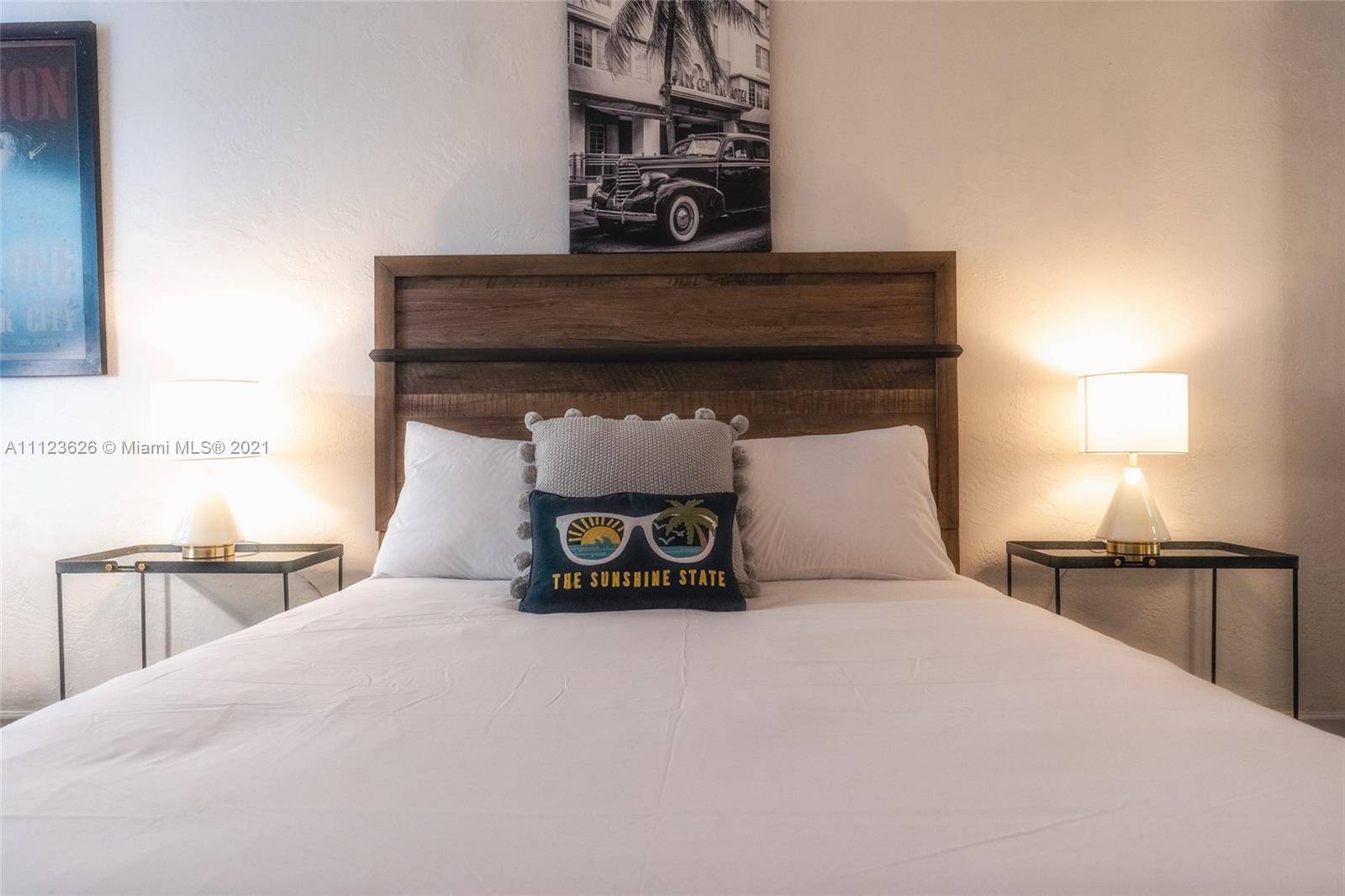 This fully furnished studio is located 1 block from the beach on the first floor.