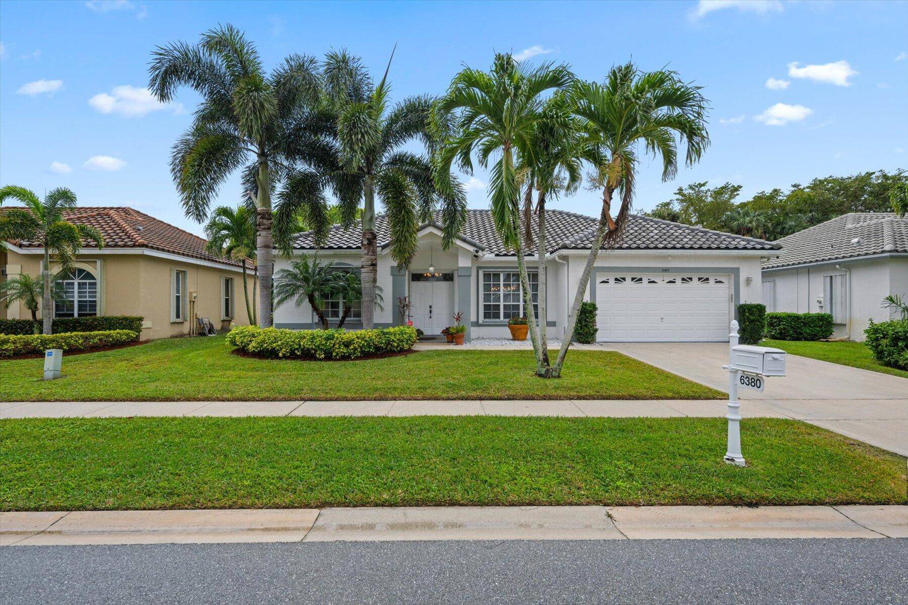RARE 4 BEDROOM, 2. 5 BATHROOM SINGLE FAMILY HOME ON THE GOLF COURSE FOR UNDER 700, 000 IN THE HIGHLY SOUGHT AFTER COMMUNITY OF WINSTON TRAILS !