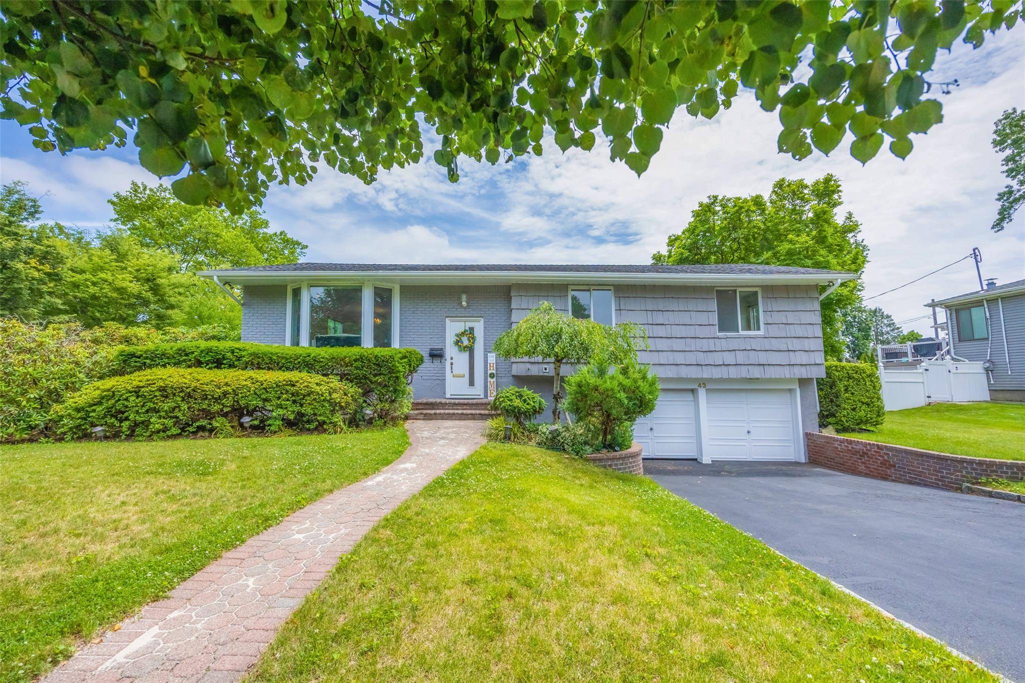 Welcome to the beautiful West Birchwood, Jericho amp ; discover all the wonderful things this property has to offer !