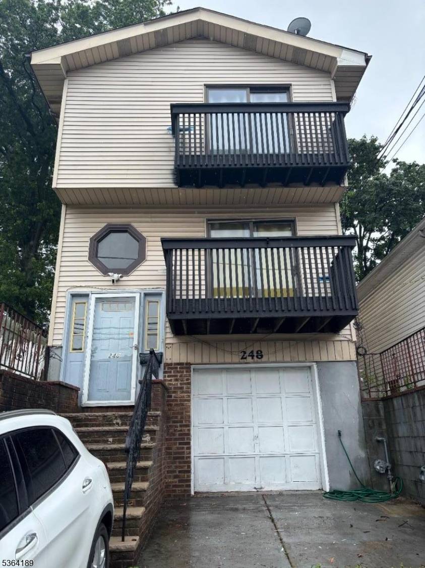 Spacious 1 Family House in a Quiet Location.