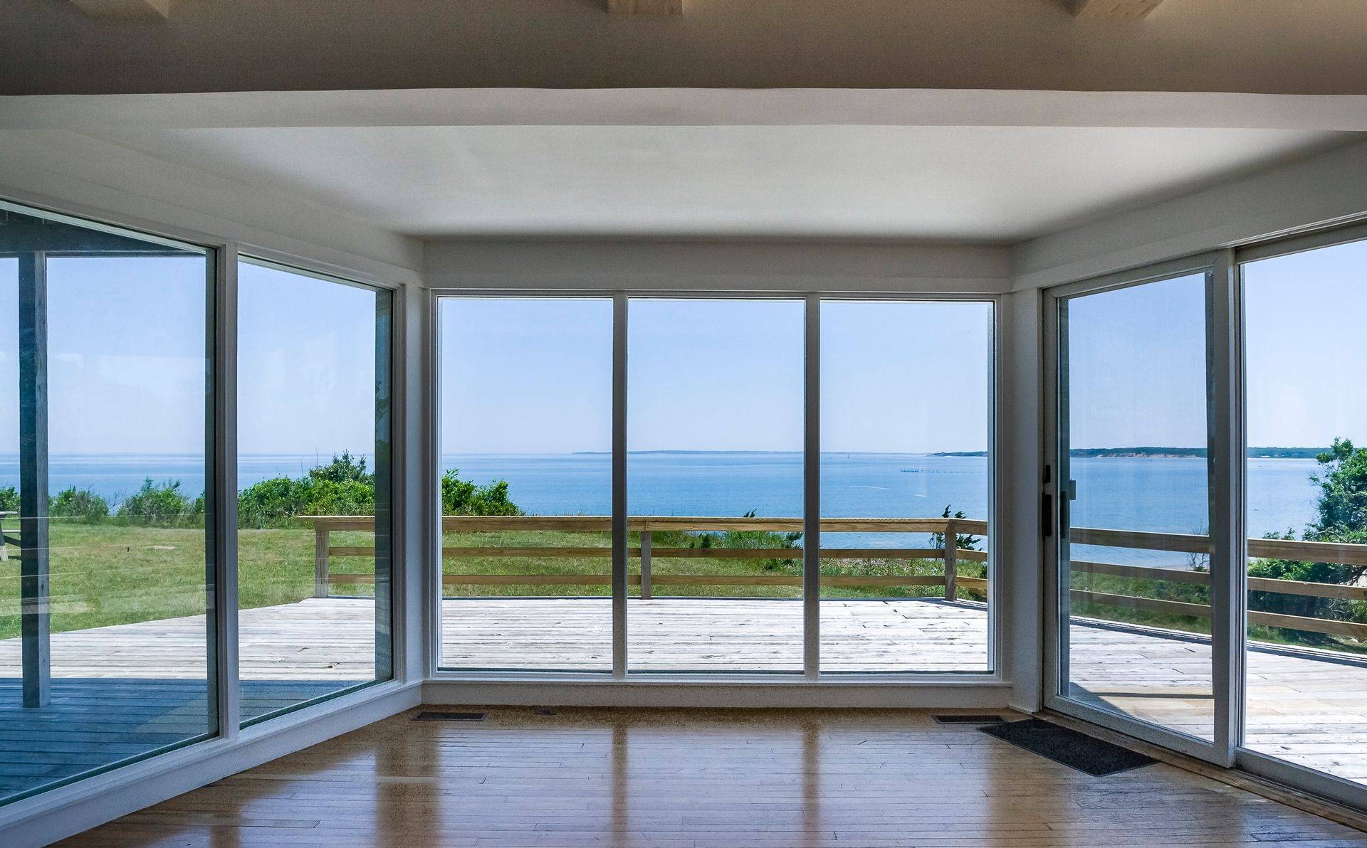 Three Bed Bayfront Has Sweeping Views Short- or Long Term Rental