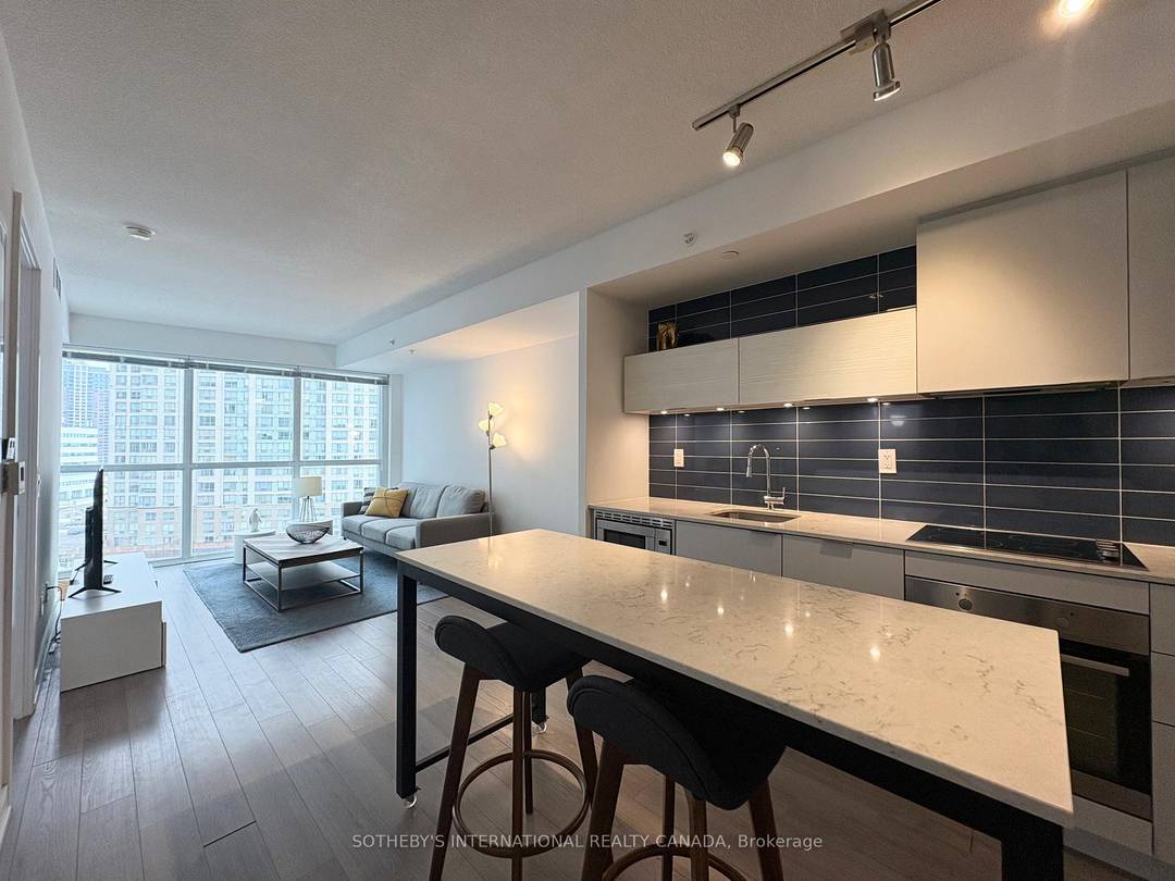 Enjoy stunning southeast city views from this bright and spacious 1 bedroom den suite.