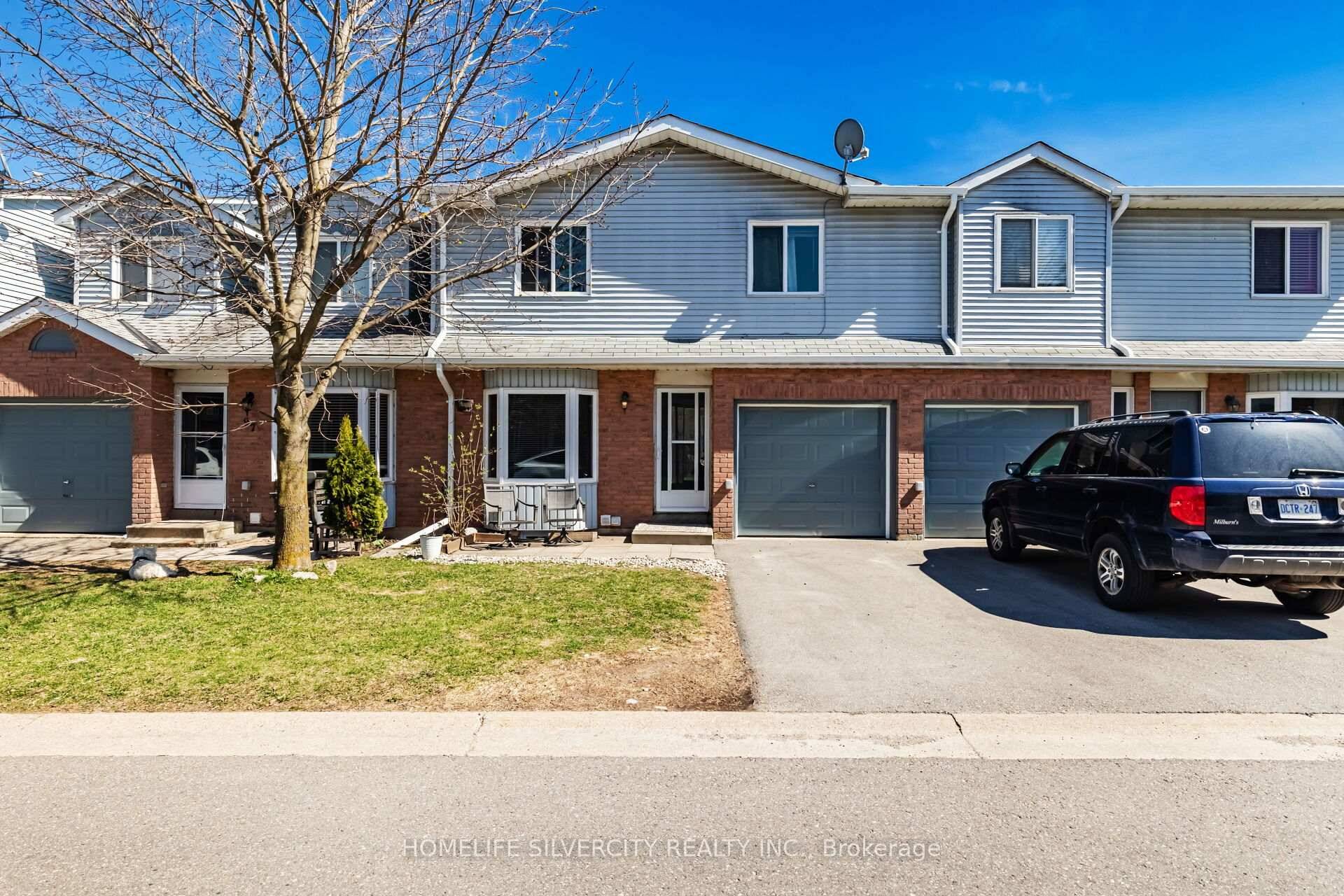 Welcome to the stunning 3 bedroom townhouse with single garage, finished basement with extra 3 pc bath walk in shower.