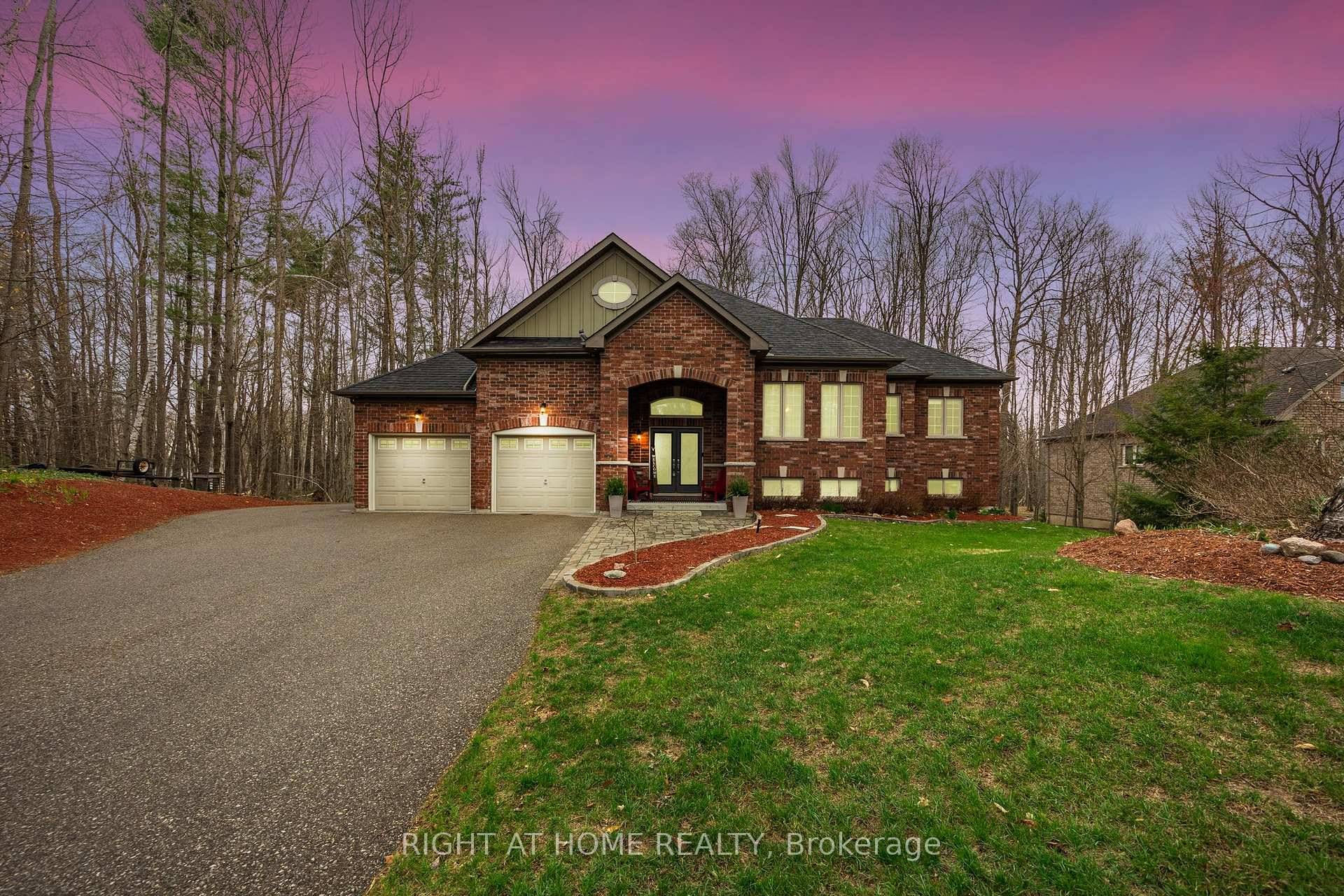 Fall in love with this Home located in Maplewood Estates in sought after Sugarbush Community, between Barrie amp ; Orillia.