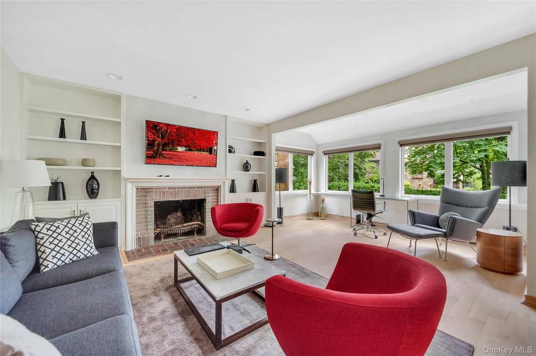 Turnkey Furnished Rental Flexible Term All Utilities Included Experience Larchmont living at its finest in this beautifully furnished 5 bedroom, 3.