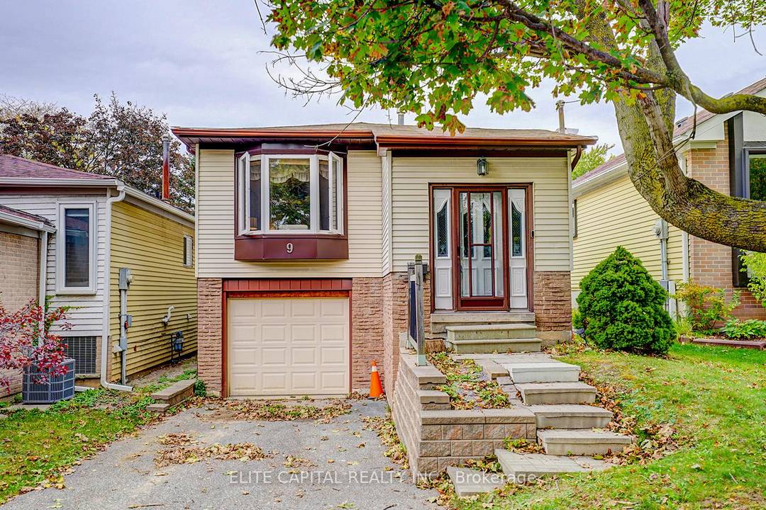 Cozy Link home in in high demand Thornhill, updates include newer flooring in living, dining, and all bedrooms, pot lights, Updated washroom, kitchen tiles.