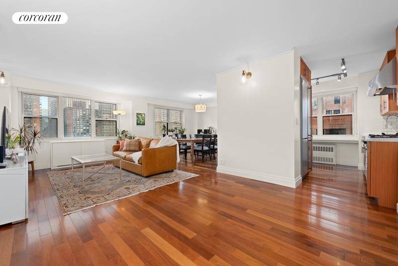This expansive, impeccably maintained, convertible 3BR condo is located on the 19th floor, granting beautiful views of the New York City skyline and flooding the apartment with light.