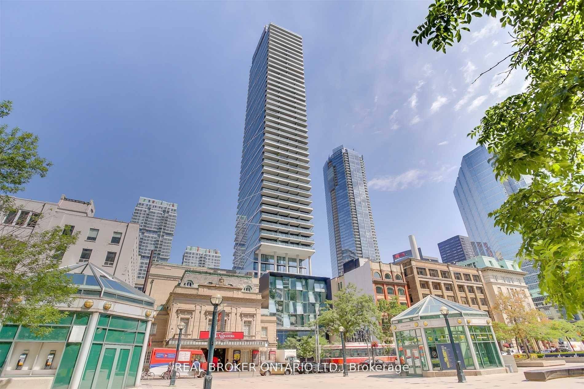 Amazing Theatre Park in the Perfect Downtown Location.
