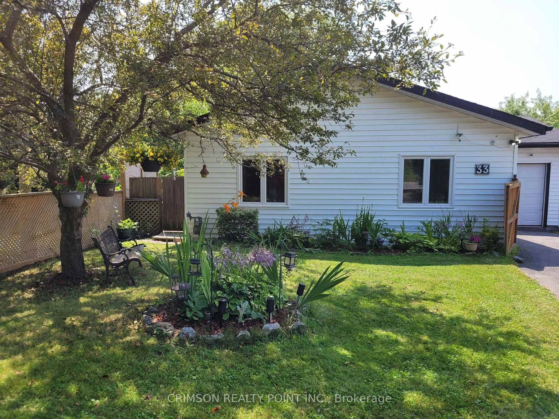 Situated in the inviting community of Colborne, 1007 sqft main floor over 2000sqft living space Bungalow with 3 1 bed, 2 bath with walkout basement has so much to offer.
