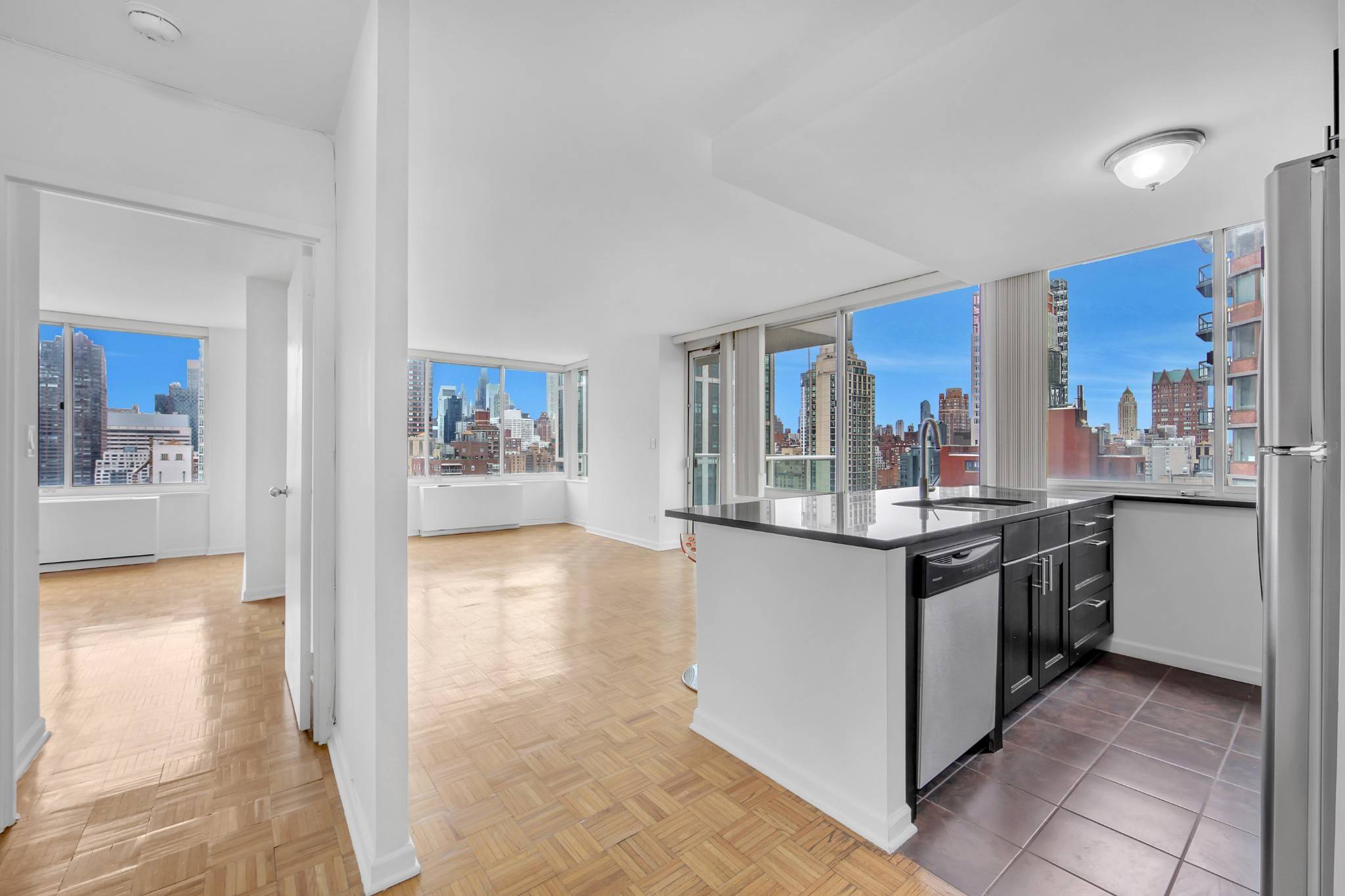 Perched high above the city on the 21st floor, Residence 21B at 404 East 79th Street offers a serene and sophisticated escape in the heart of the Upper East Side.