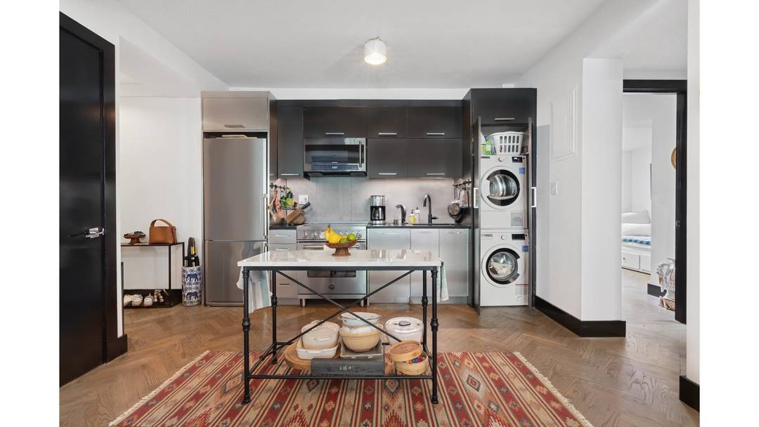 Tenant occupied unit. Please email for all inquiries.