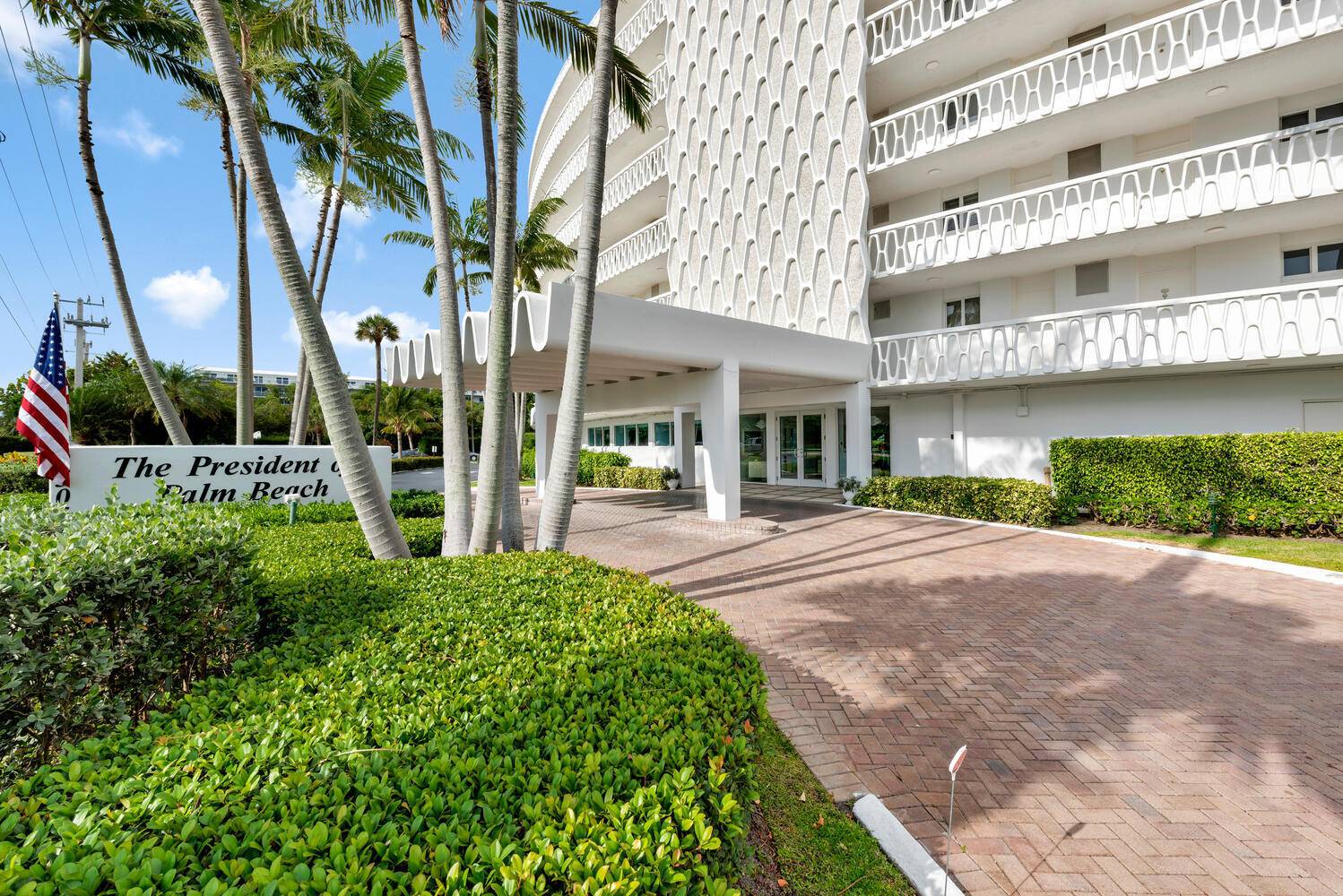 Enjoy expansive tropical and sunset views from this light and bright apartment.