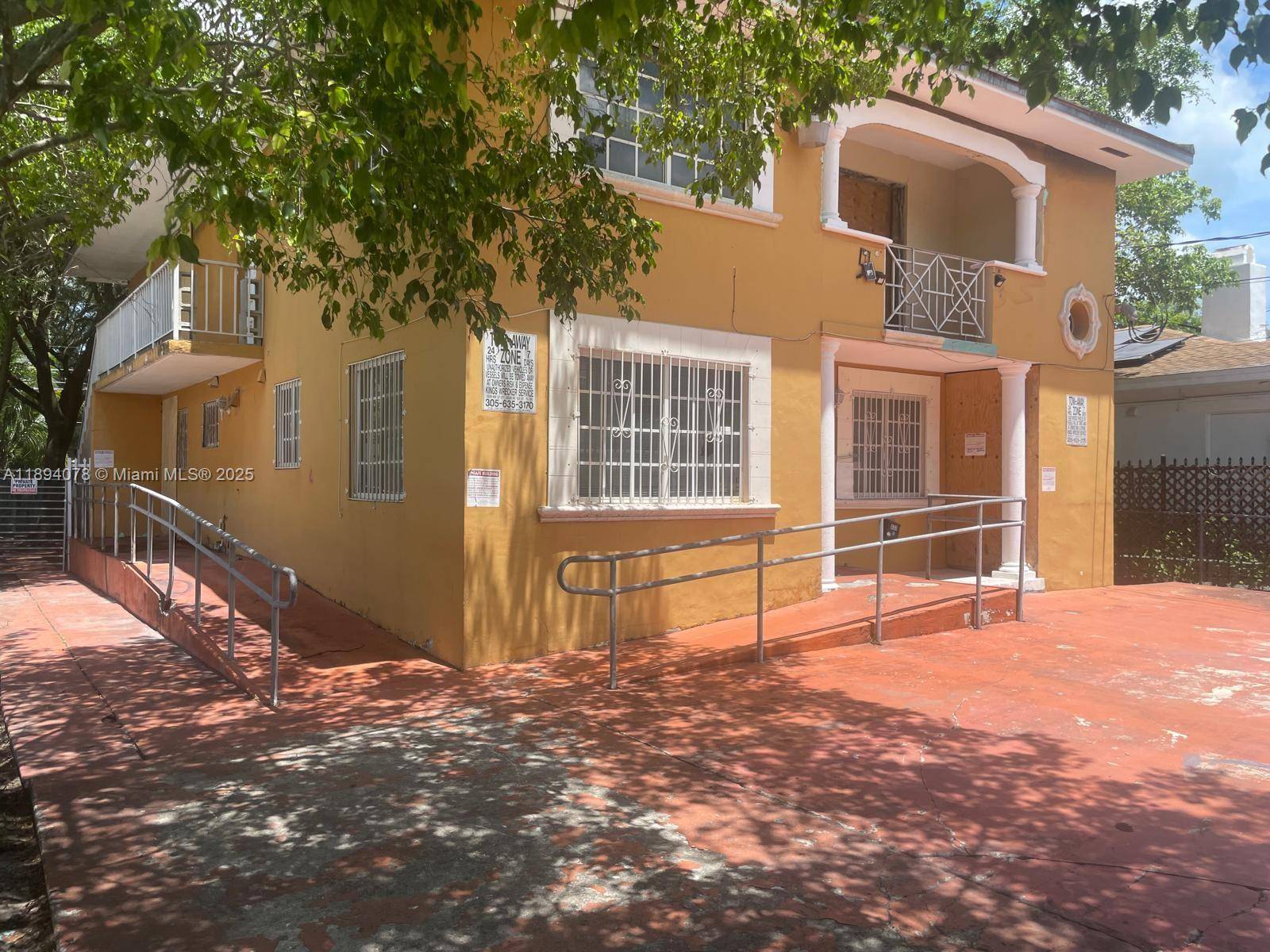 Prime opportunity in the heat of Miami, 2 story duplex with large driveway.