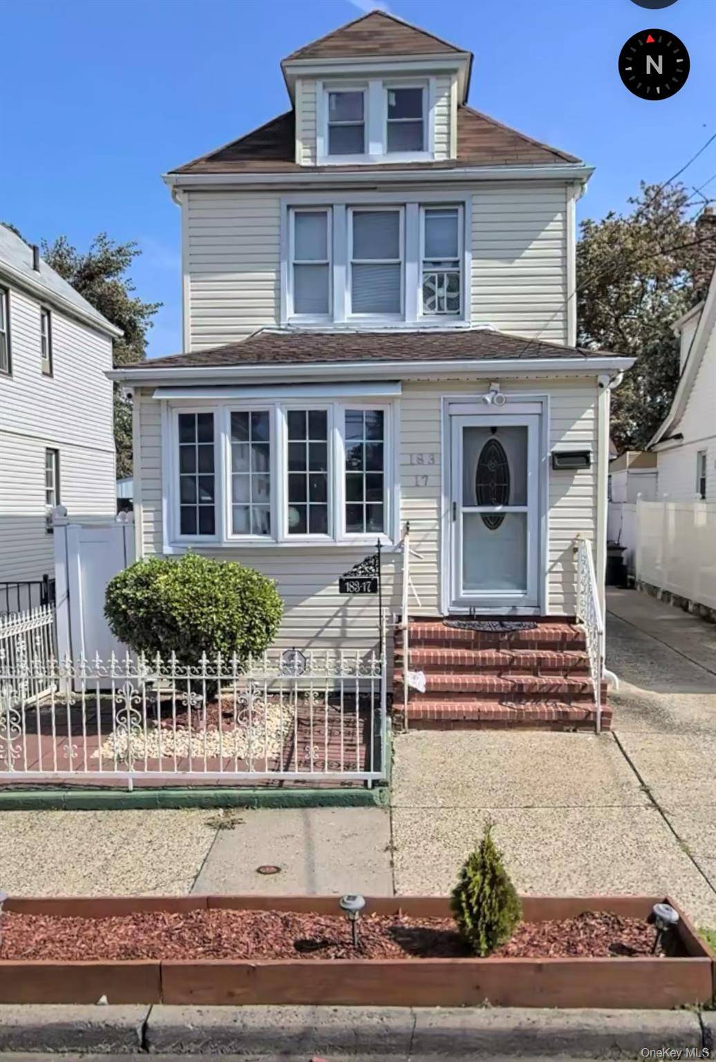 Springfield Gardens Gem Spacious 1 Family Home with Private Driveway Welcome to this beautifully maintained single family detached home in the highly desirable Springfield Gardens section of Queens.