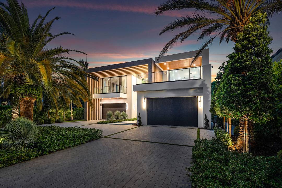 This brand new contemporary estate overlooks the Jack Nicklaus Signature Golf Course and offers over 8, 400 SF of designer living.