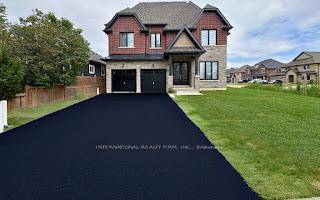 Nestled in the heart of one of Innisfil's most desirable communities, this charming 2600sqft two story home with loft is an exceptional find.