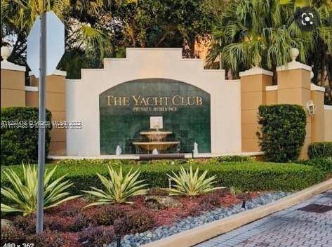 The Yacht Club of Aventura, 2 Bedroom 2 Bathroom located on the 2 floor of the building 7, Spectacular redesigned, simple Beautiful for your enjoyment, Tastefully Furnished, 3 Smart TV, ...