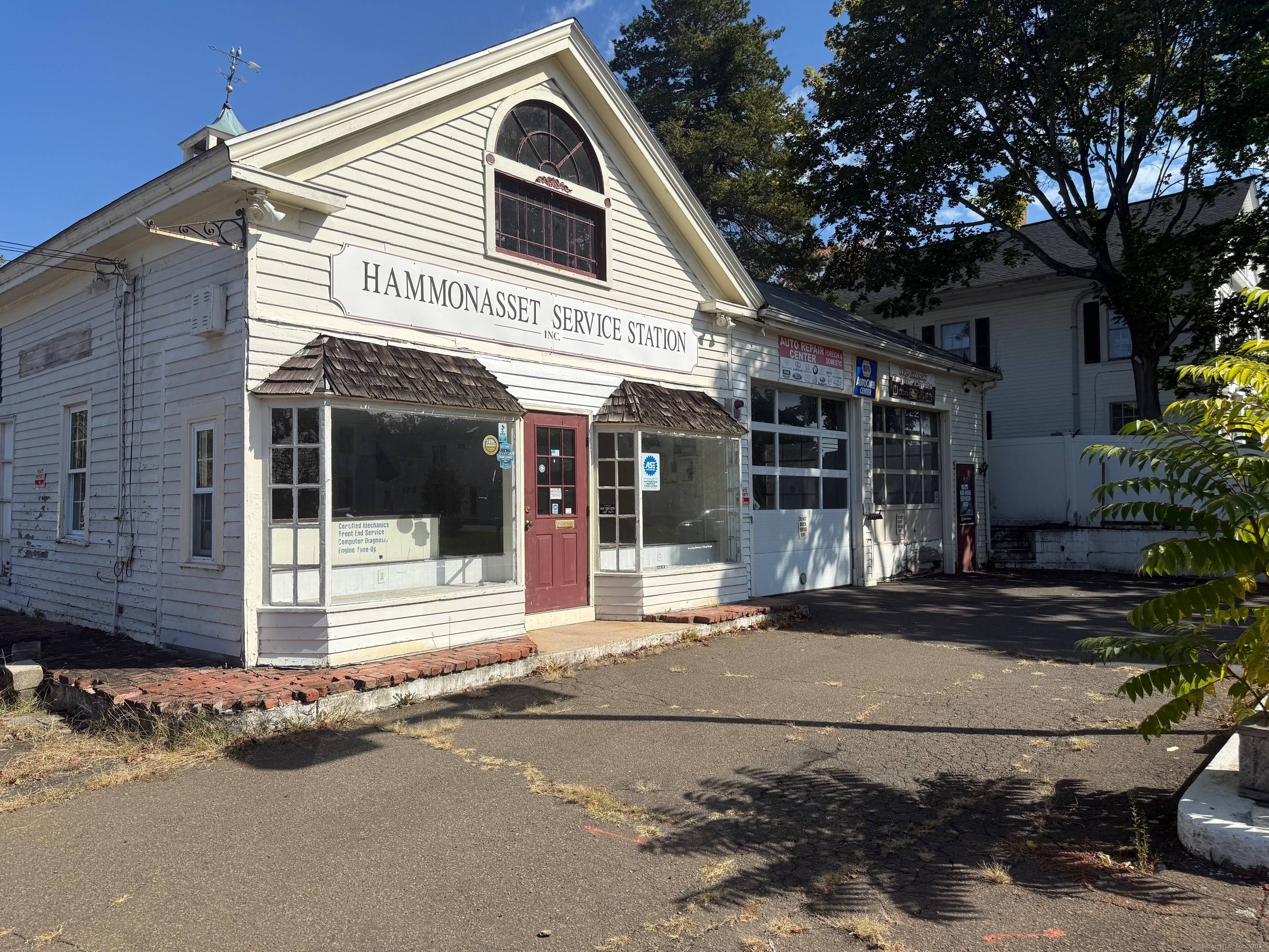 Spectacular location situated at the Eastern Entrance to Madison, Connecticut's thriving downtown center and a short 10 minute walk to Madison's East Wharf Beach.