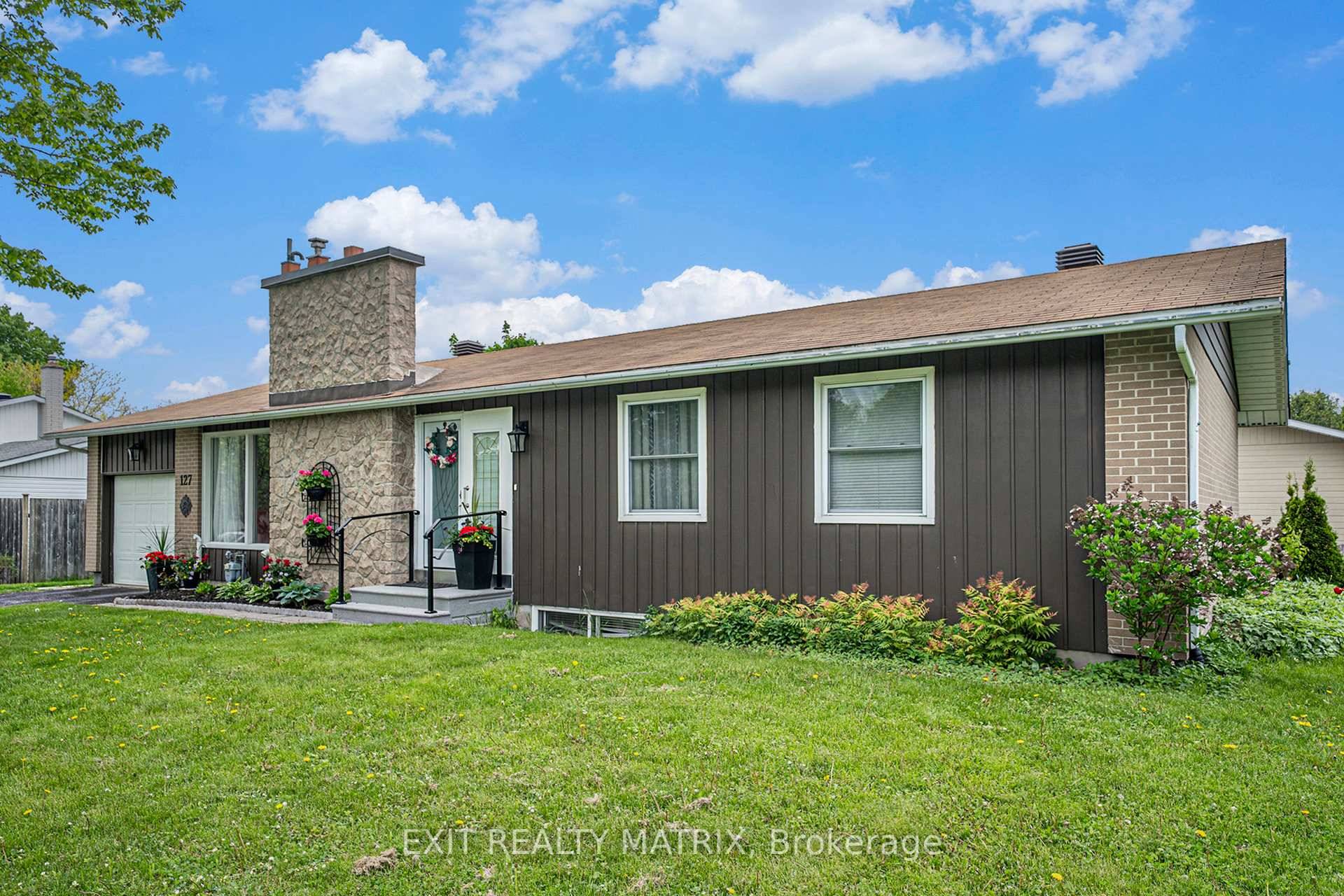 For Rent Spacious 3 Bedroom Basement Apartment in Kanata 2, 300 Month Utilities Included !