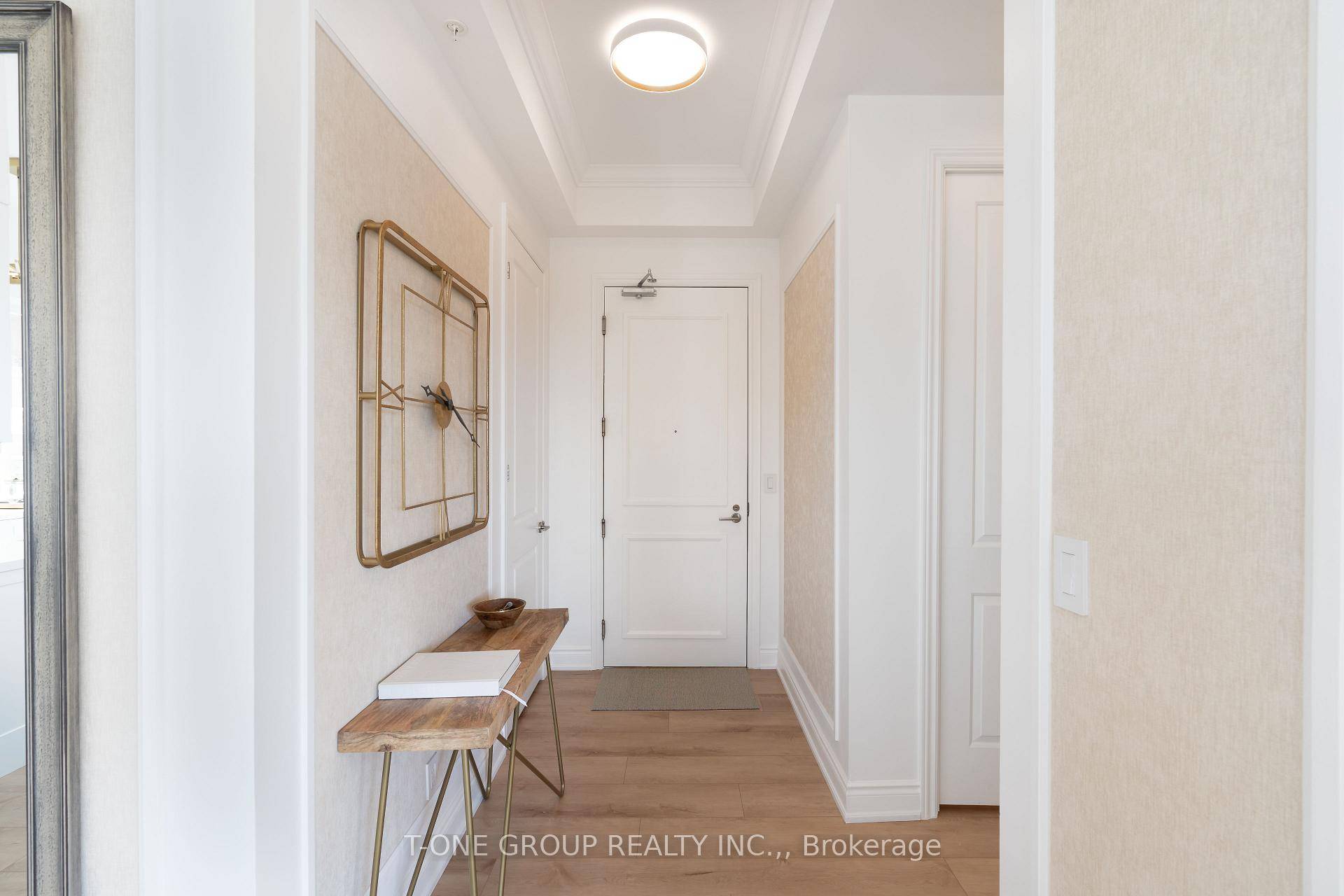 Fully and professionally renovated in 5 star hotel chic design.