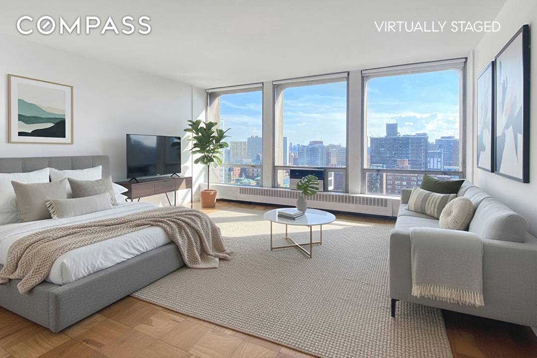 Extra large top floor alcove studio at renowned I.