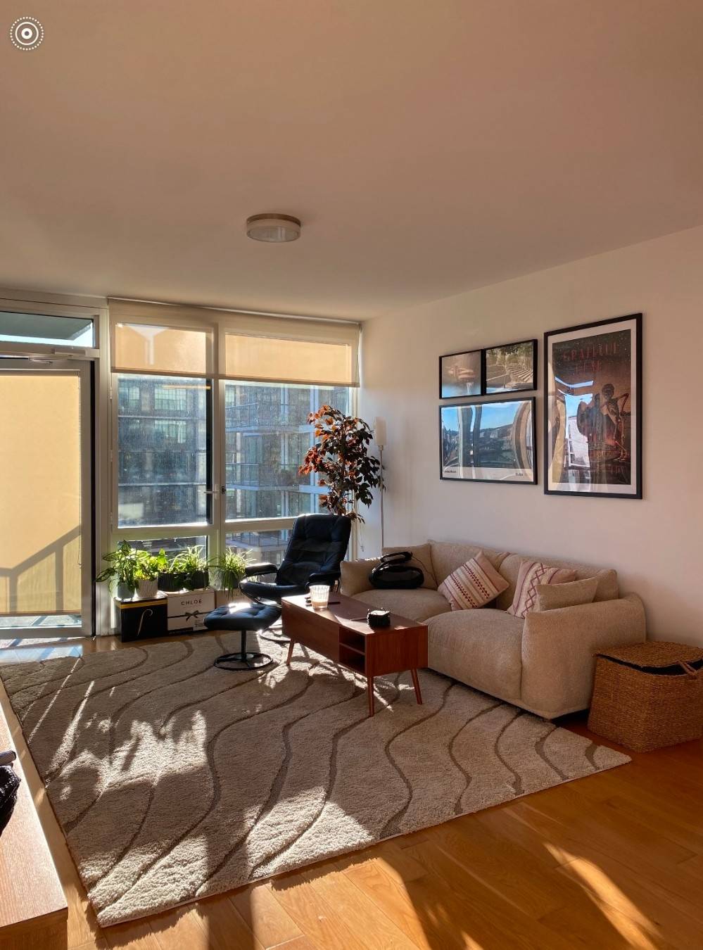 South Facing High floor 1 Bedroom with Private big balcony and a huge walk in closet.