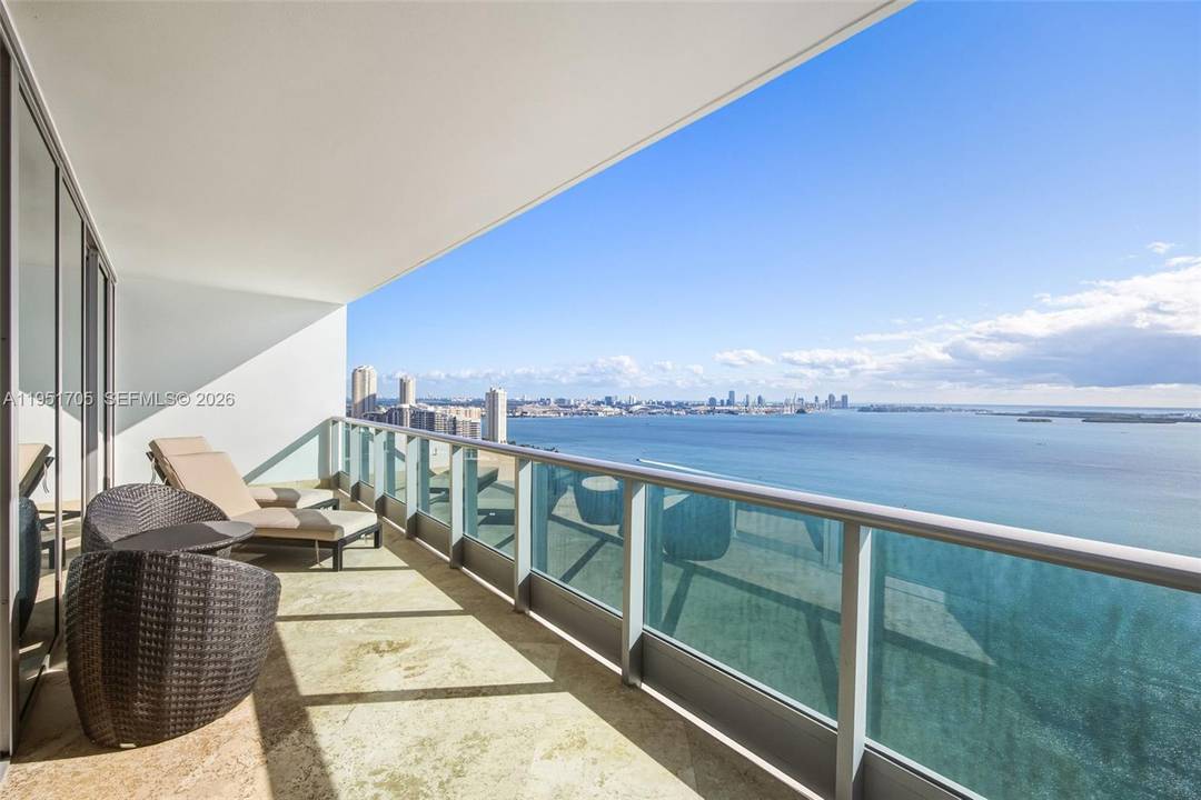 Don't miss the best priced 3 bedroom unit at Jade at Brickell.