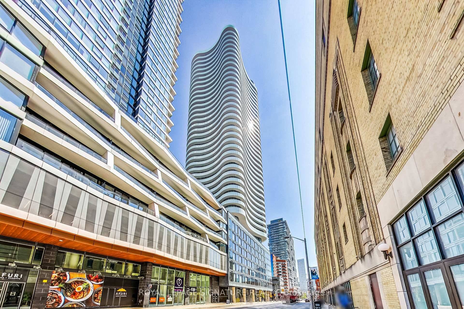 The Crown Jewel Of Toronto, Suite 4002 Provides Endless Breathtaking Unobstructed Views.