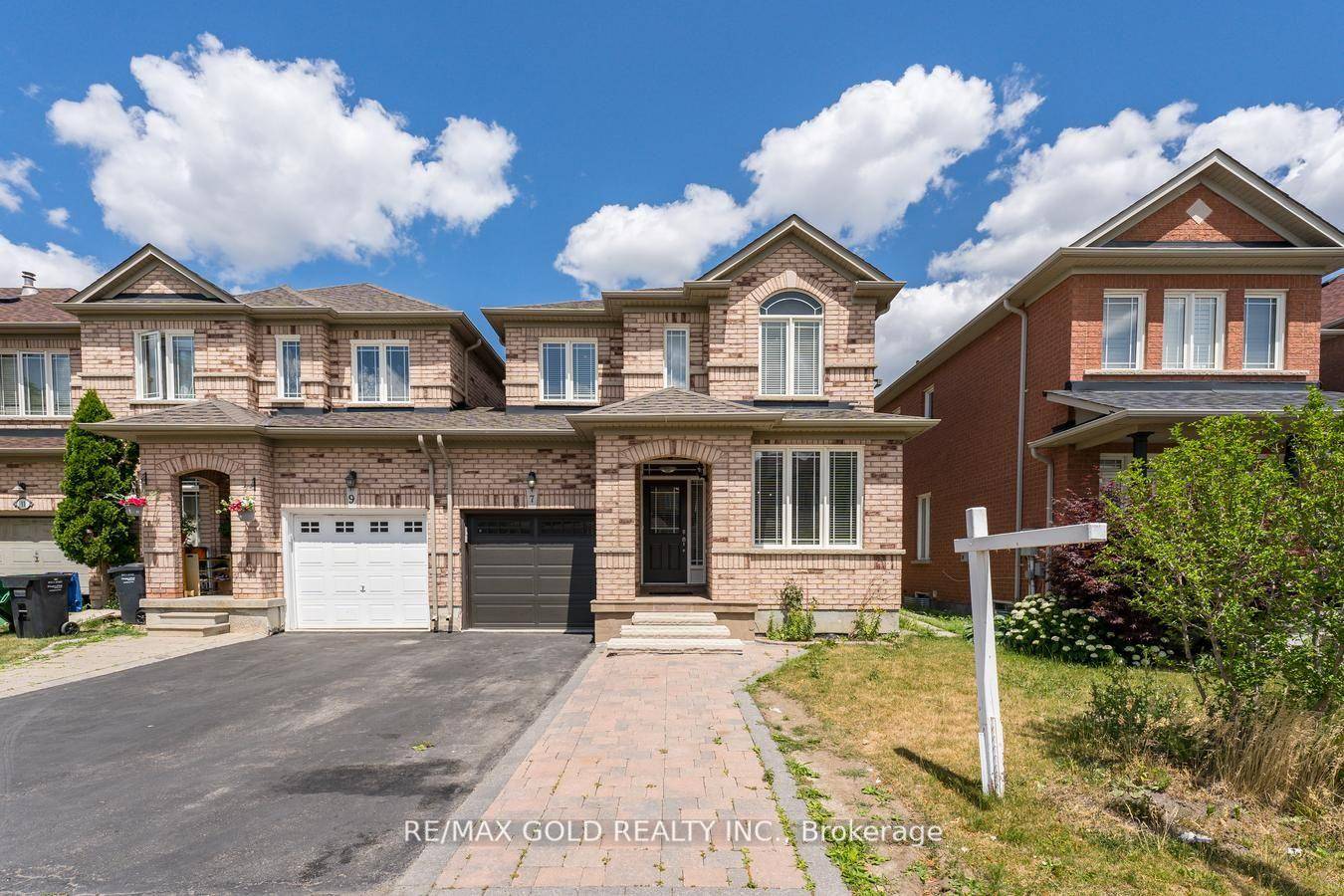 Welcome to this oversized detached starter home in the heart of Brampton !