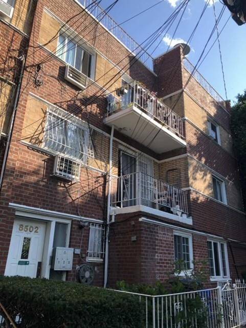 Huge legal 3 family with big back yard, balconies on 2nd floor and 3rd floor, Great location in Elmhurst, mins walk to subway station and Queens center mall, Target, Macys ...