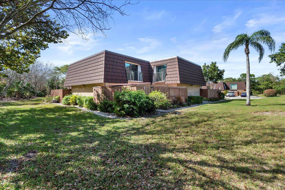 River Pines is a hidden gem in beautiful Stuart with a lot of amenities to enjoy !