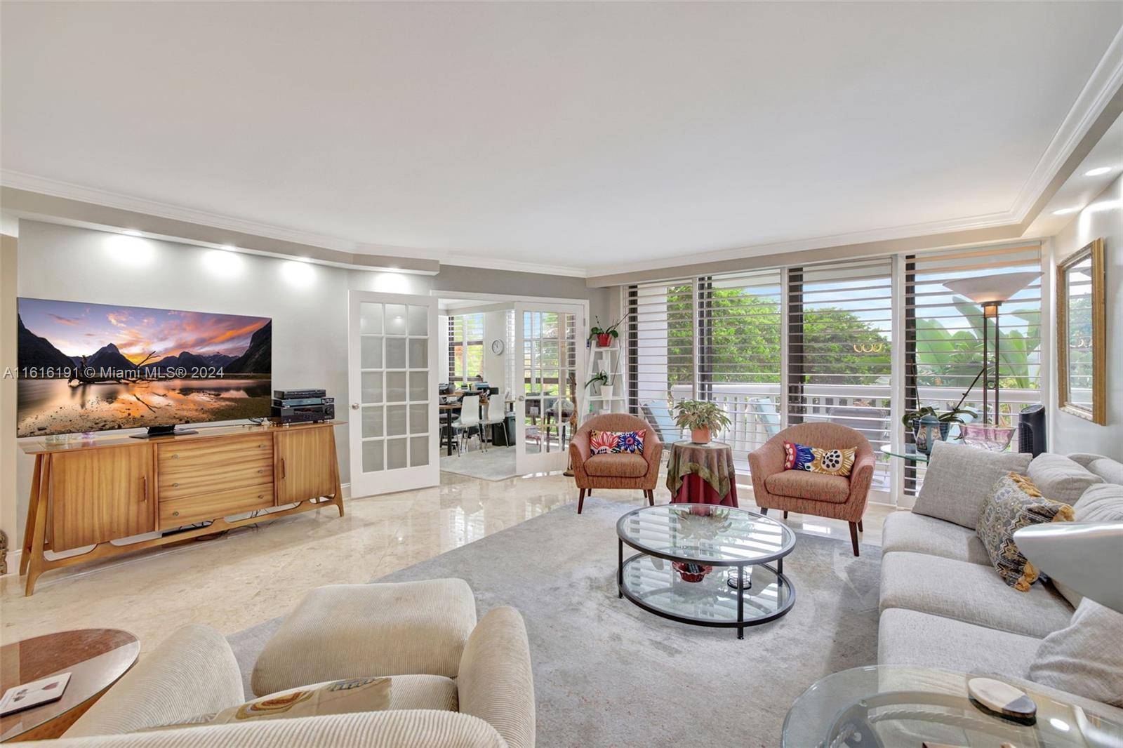 UNIQUE RENOVATED LANAI POOL LEVEL UNIT ON WILLIAMS ISLAND.