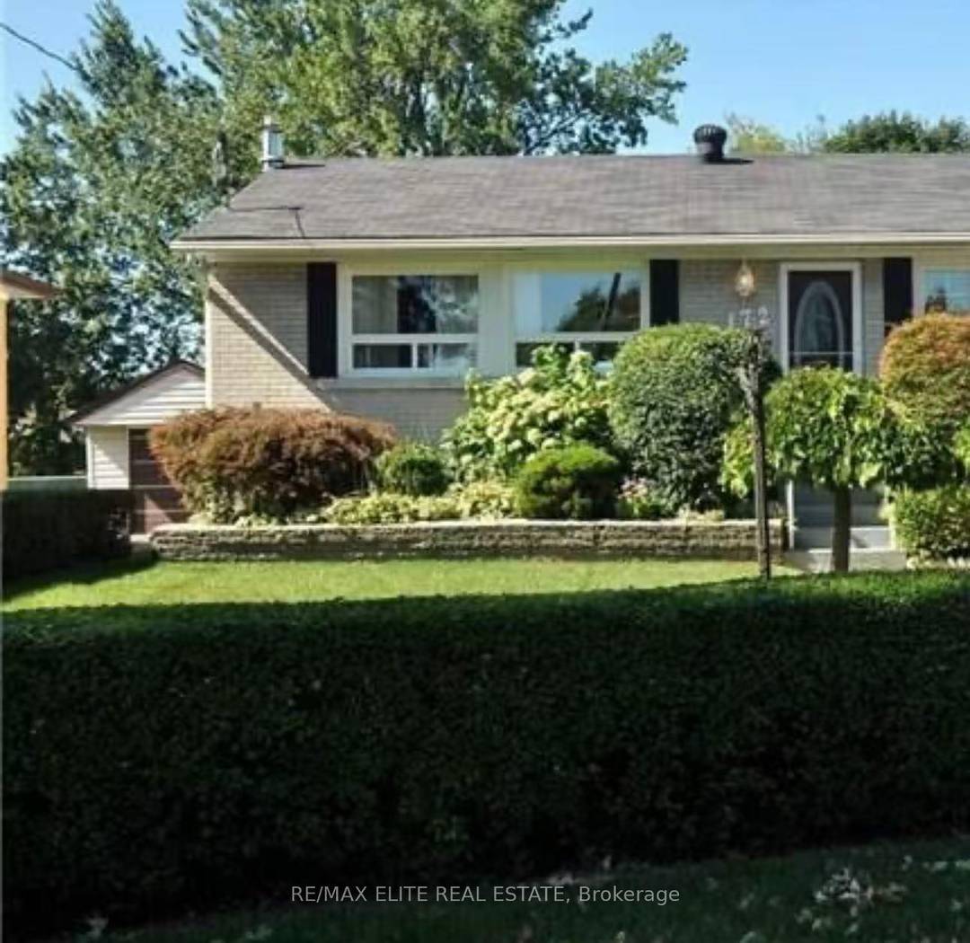 Entire Property ; Bright Bungalow In Desirable Richmond Hill.