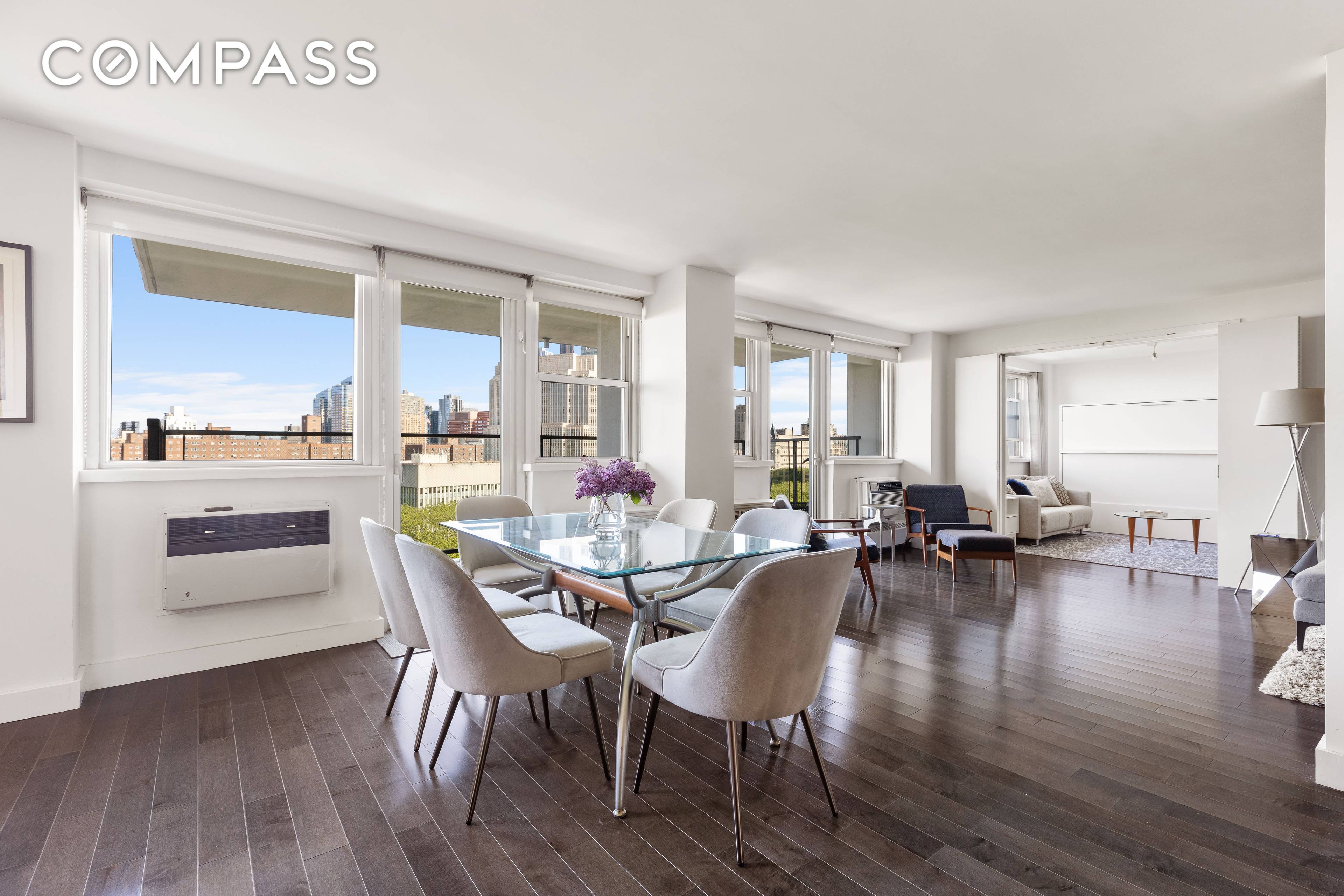 Residence 12EF at 75 Henry Street is an expertly combined 3 bed, 3 bath unit in one of Brooklyn Heights' most sought after cooperatives.
