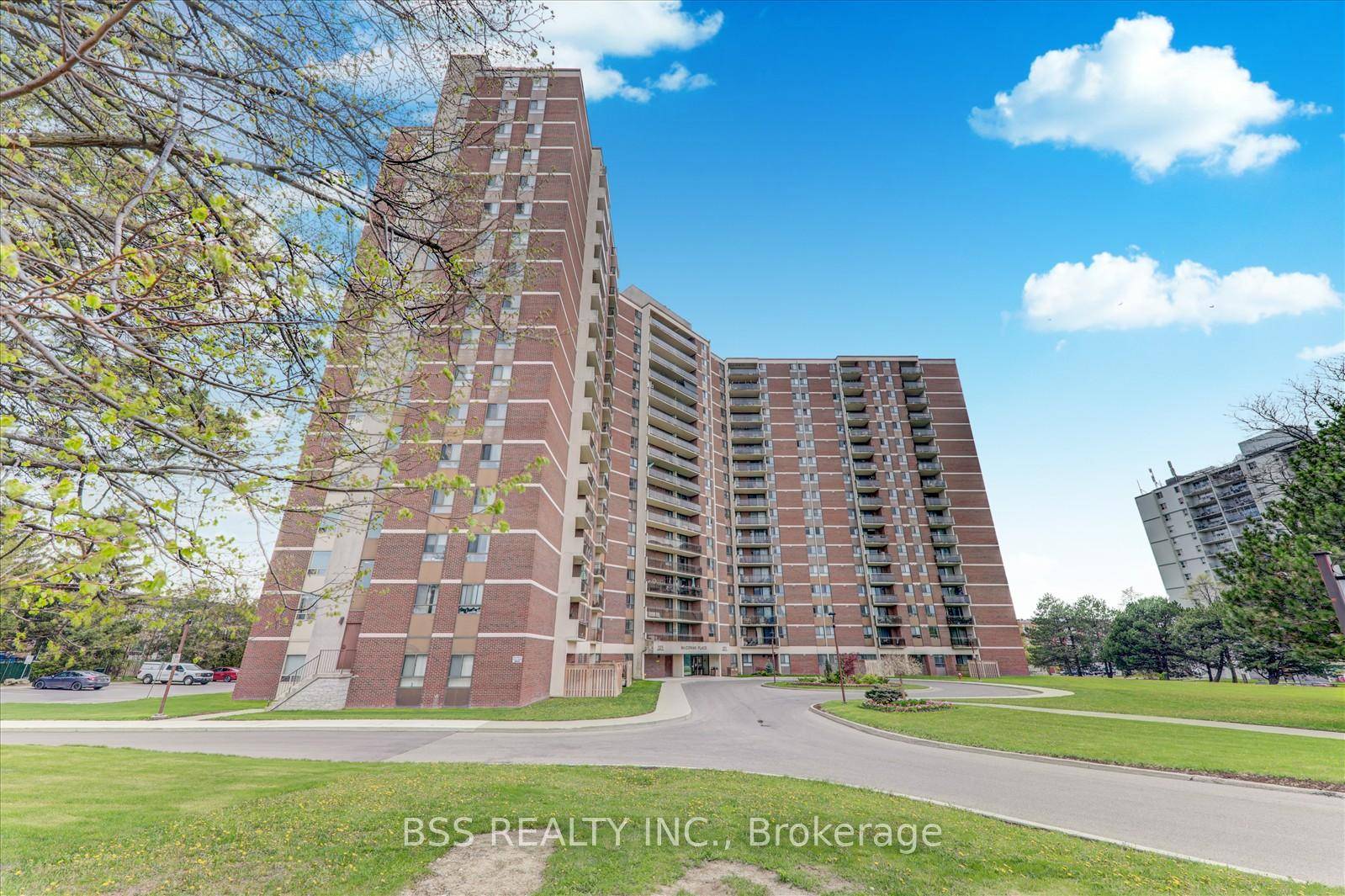Welcome to Stunning Bright amp ; Spacious 3 Bed and 2 Bath Fully Renovated condo unit in Scarborough, in a Desire Location, In well maintained Building.