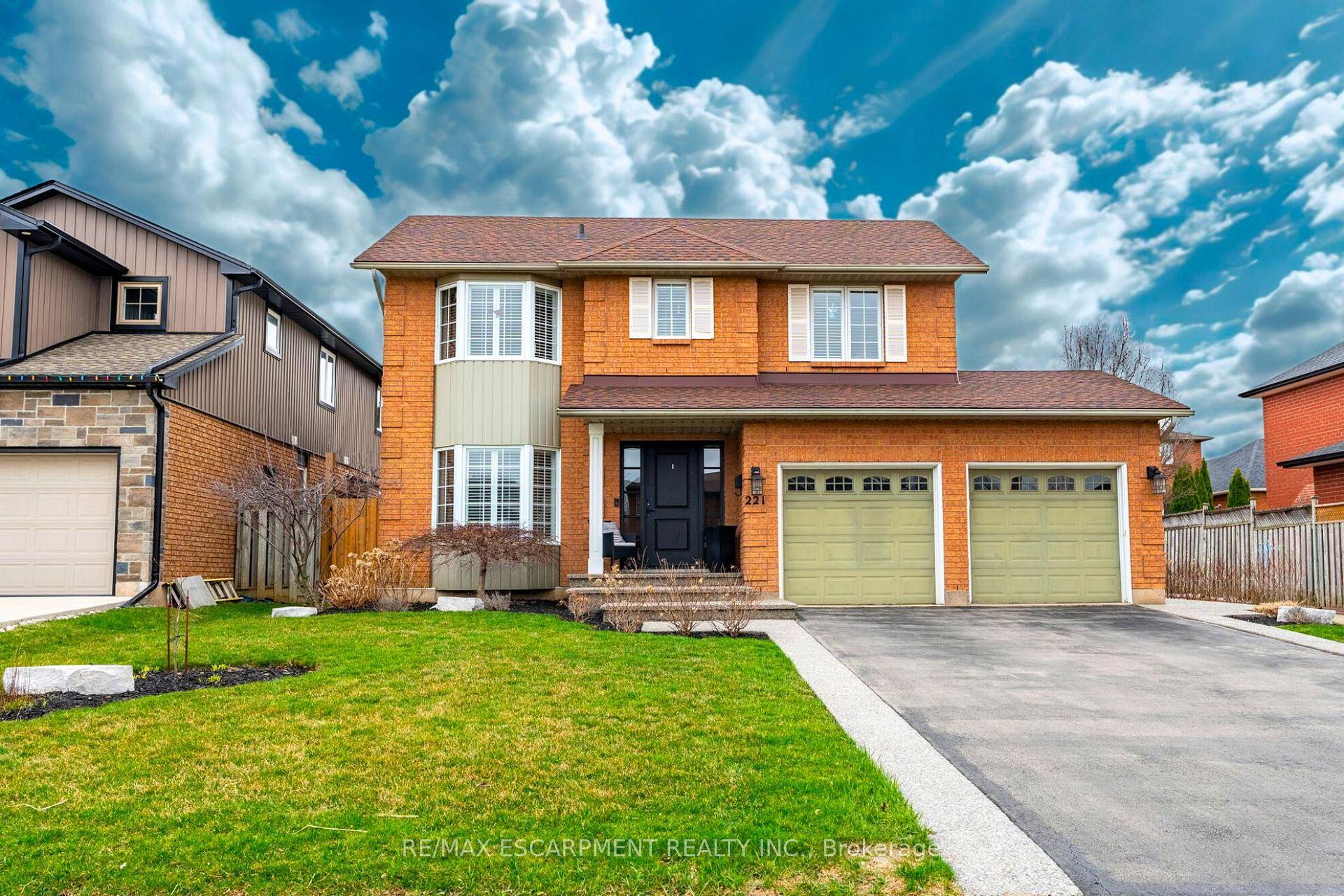 Welcome to 221 Homebrook Drive !