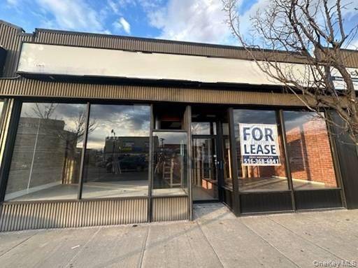 Approx. 2, 000 SF open retail commercial space available on Sunrise Highway, in the heart of Lynbrook.