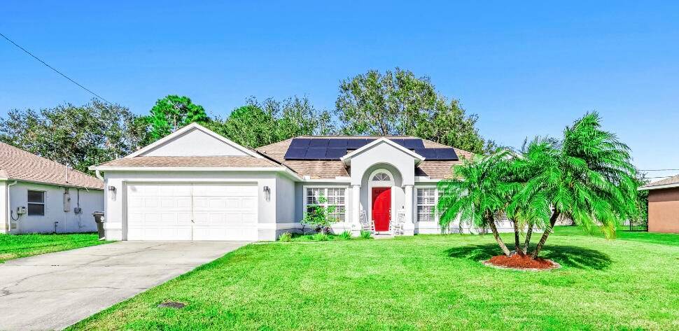 This stunning CBS single family home offers the perfect blend of comfort and convenience !