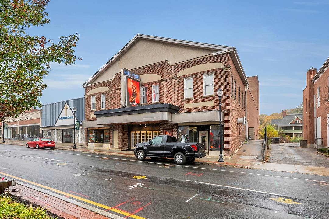 Exceptional Investment Opportunity, Business Building for Sale !