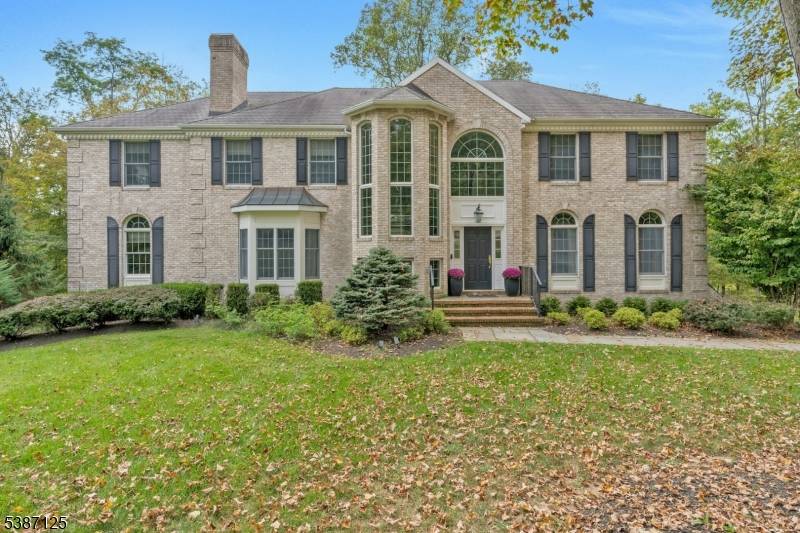 Located in a quiet cul de sac, this stately beauty offers 5 bedrooms, 5 and a half baths and elegant details throughout, including volume ceilings, decorative moldings hardwood floors throughout ...