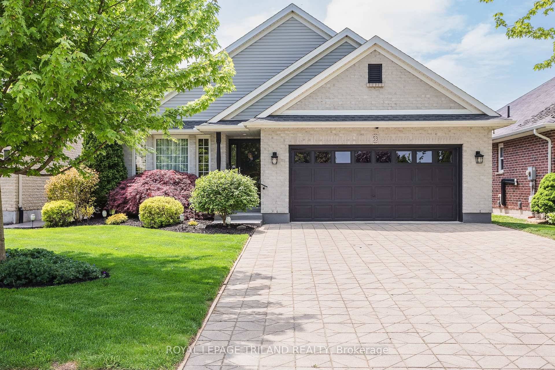 Welcome to 53 Augusta Crescent a beautifully maintained Don West built bungalow located in the desirable Shaw Valley community.