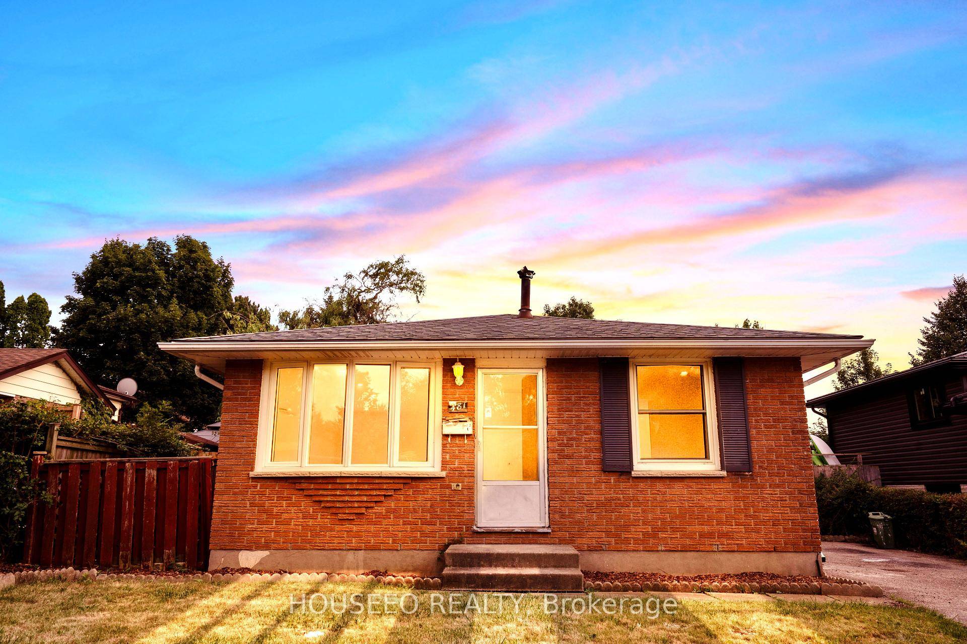 Highly sought after Cleardale neighbourhood !
