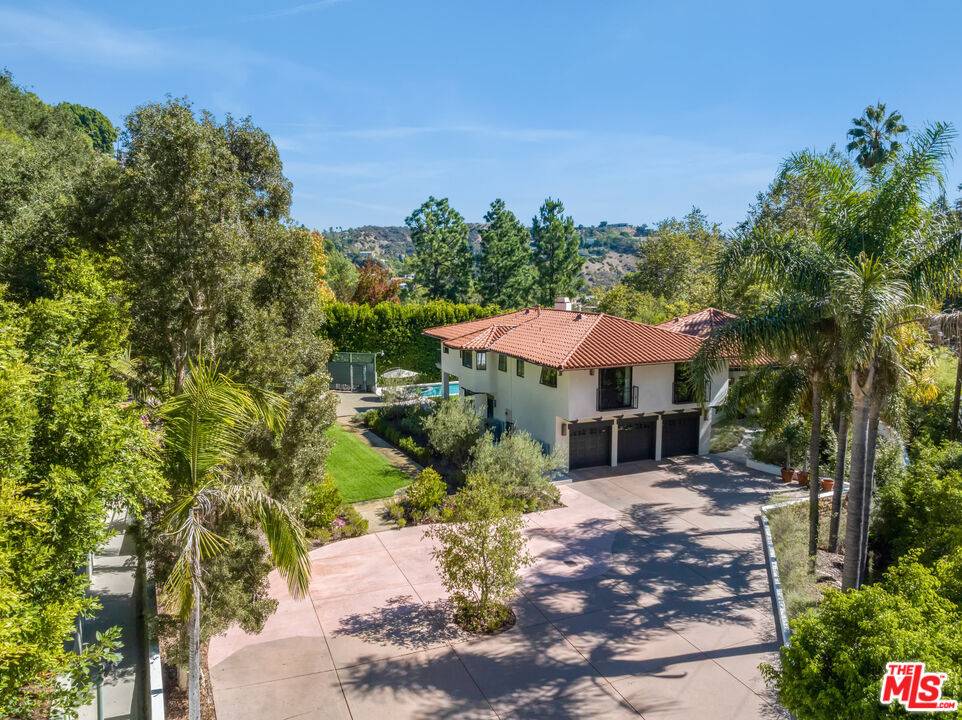 7651 Willow Glen Rd 4BR Hollywood Hills East La
