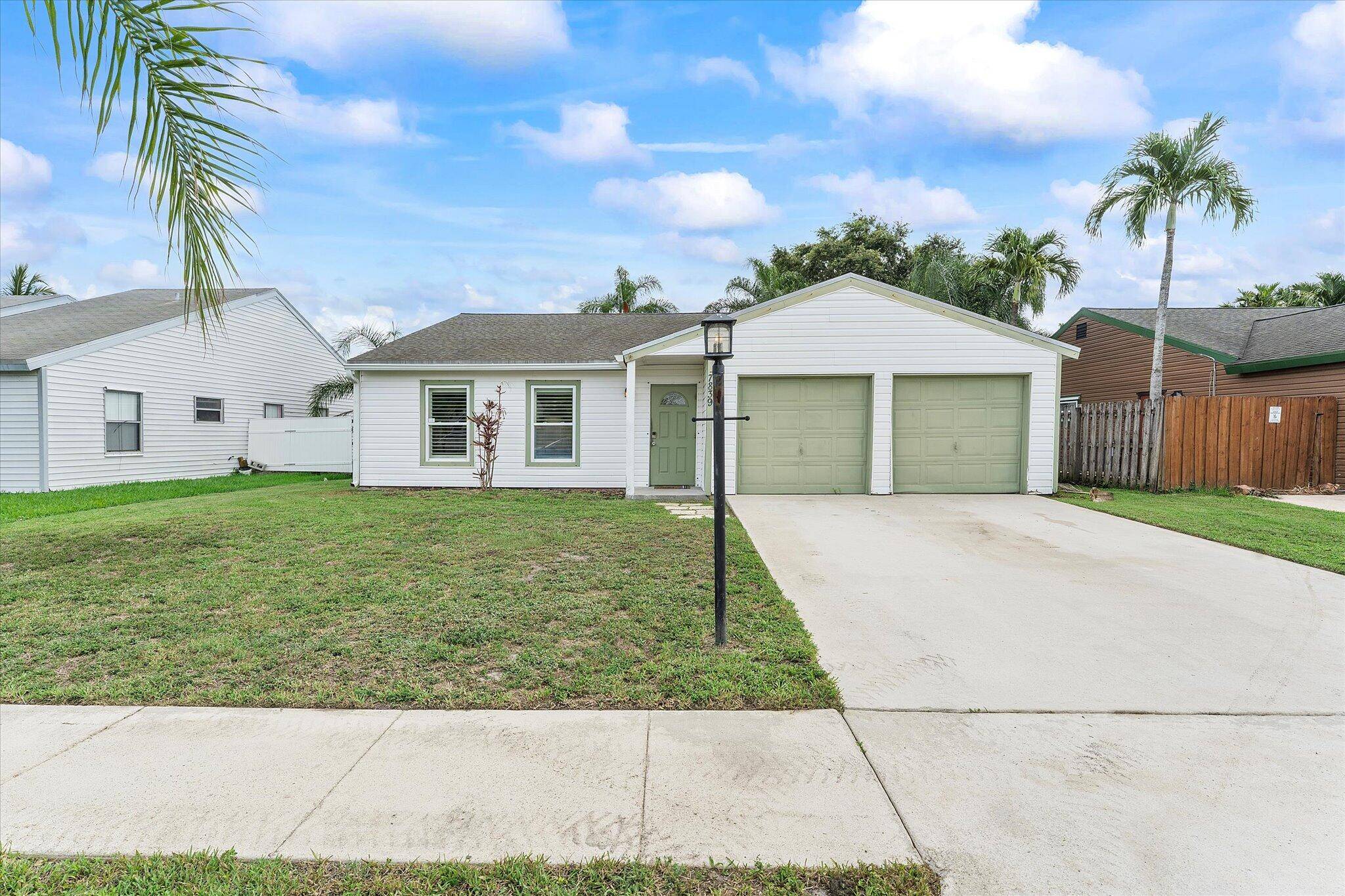 Tucked into the heart of Countrywood, this 3 bedroom, 2 bath home offers a thoughtful layout and inviting feel throughout.