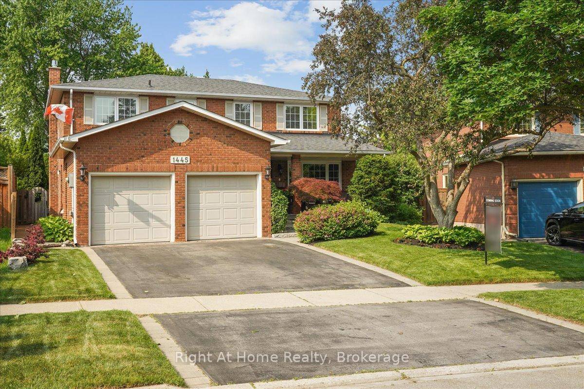 Welcome to 1445 Golden Meadow Trail an exceptional family home located in the heart of Oakvilles highly sought after Iroquois Ridge South community.