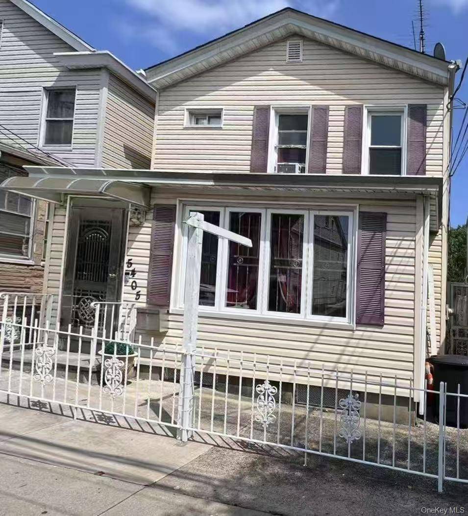 Single family detached colonial on an extra deep lot situated on a very convenient street in Maspeth ; a 4 bedroom home with 3 full baths one on each level, ...